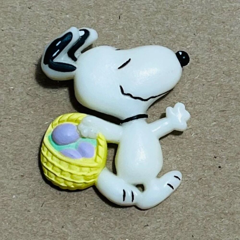 Vintage Hallmark Snoopy Easter Pin 1990s Peanuts Brooch Plastic Basket HMK